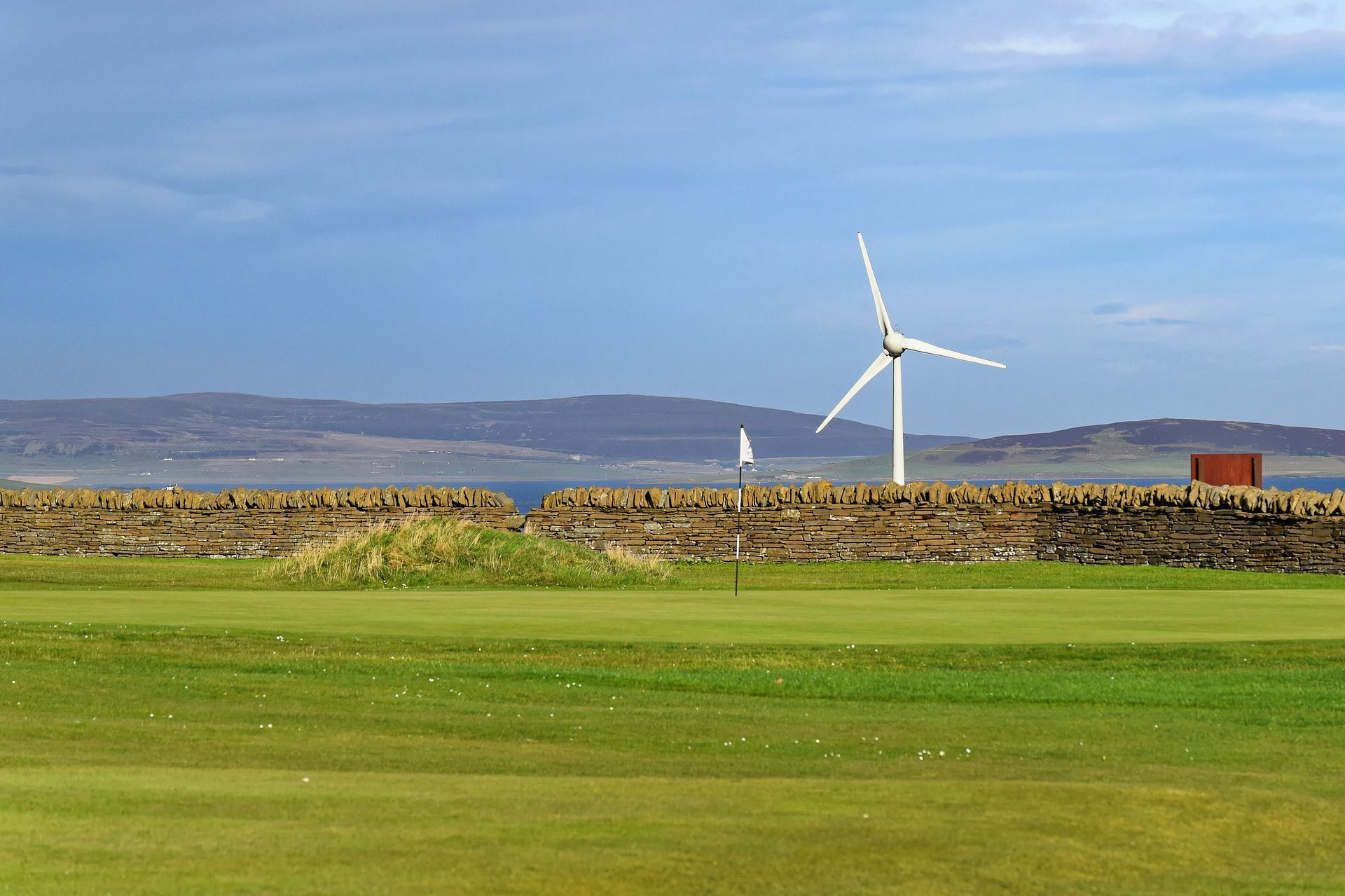 Golf et éolienne